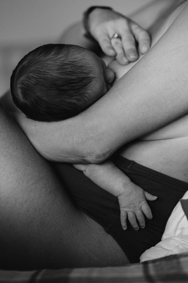 Clogged milk ducts during breastfeeding | Image courtesy of Timothy Meinberg via Unsplash