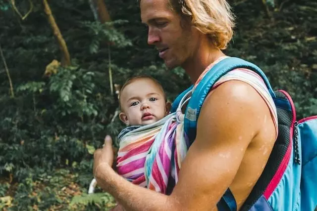 Babywearing 101 | Image Courtesy of Derek Owens via Unsplash