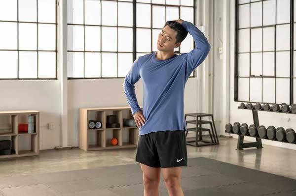 Nike Asks Debbie Dy, DPT About Creating a Morning Stretch Routine
