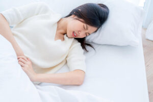 woman experiencing pelvic pain